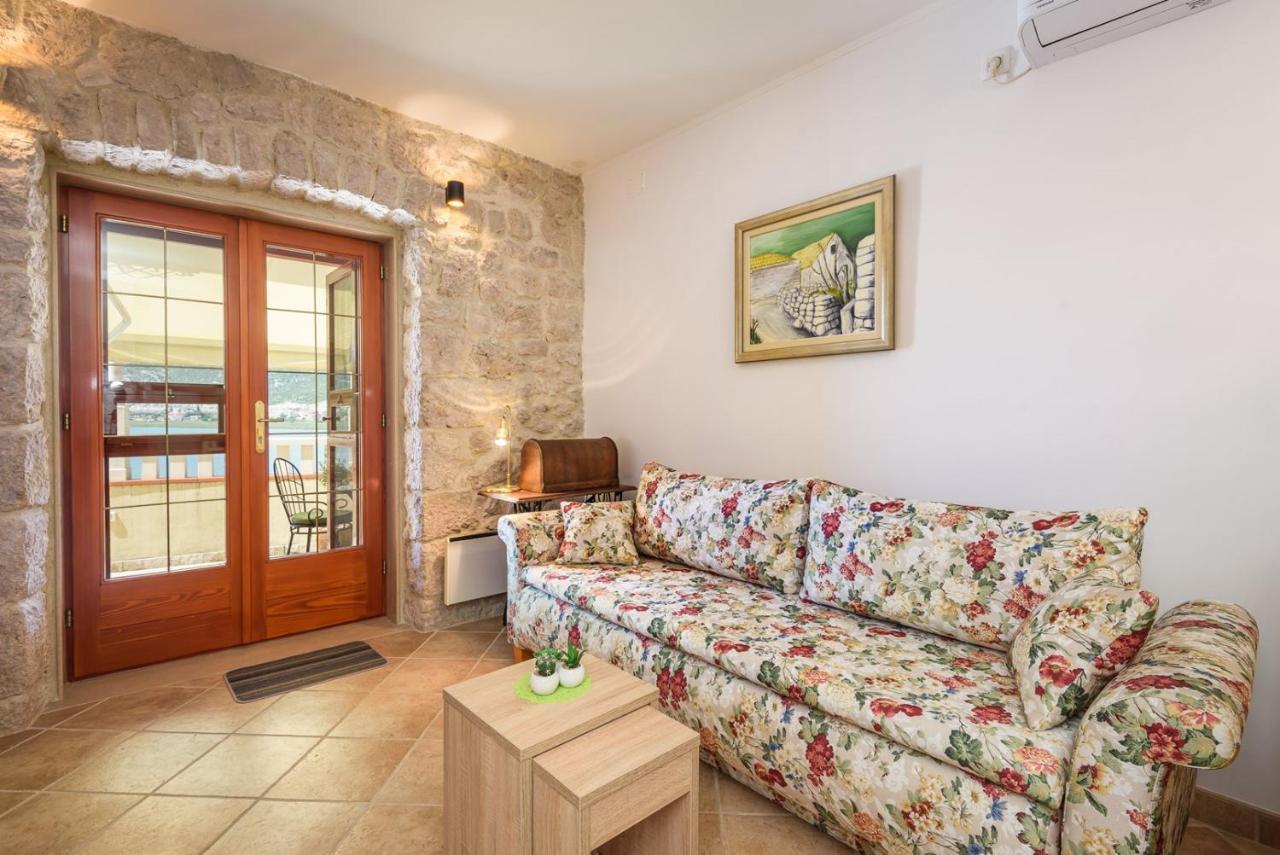 Apartment Jadranka With Sea View In Rogotin Esterno foto