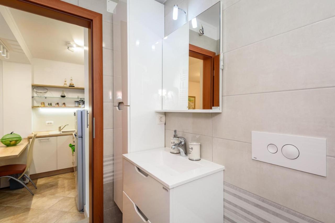 Apartment Jadranka With Sea View In Rogotin Esterno foto