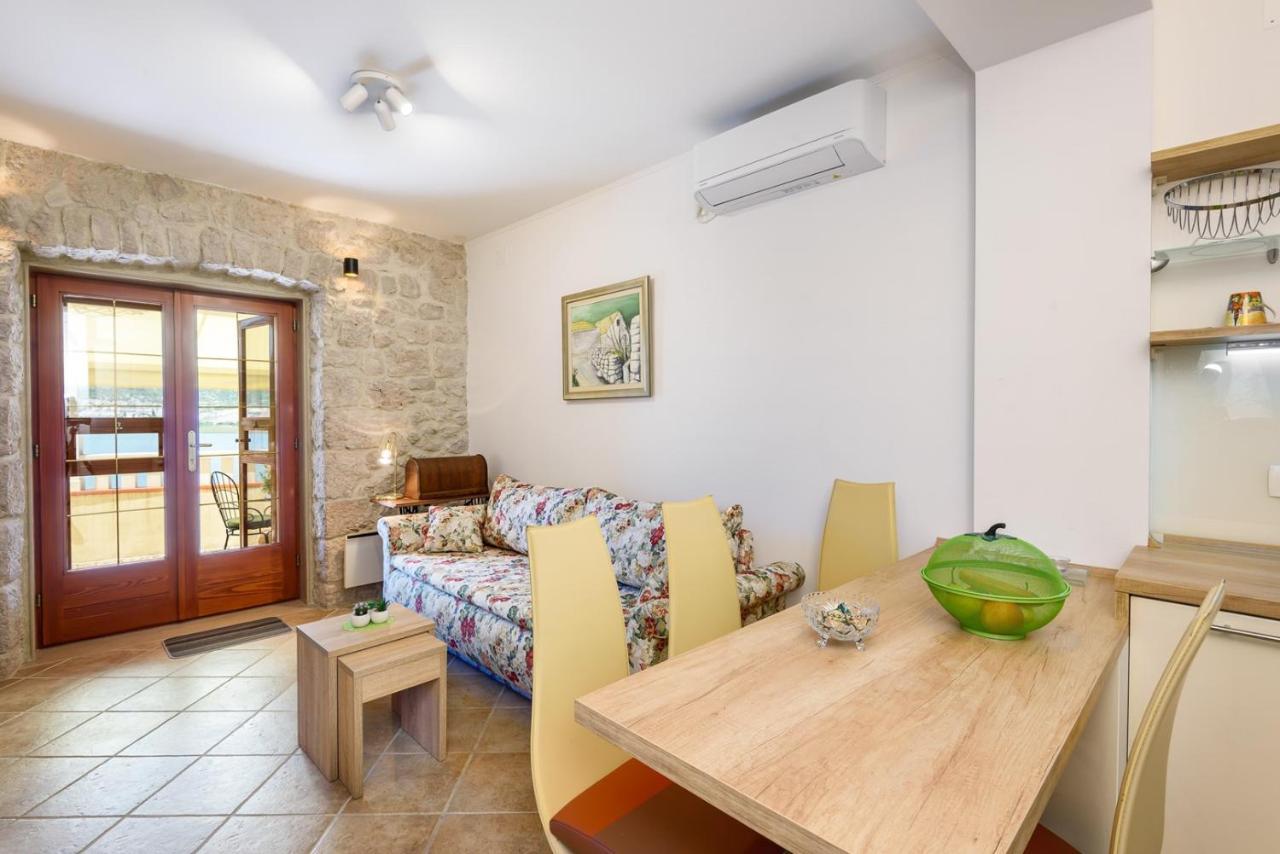 Apartment Jadranka With Sea View In Rogotin Esterno foto