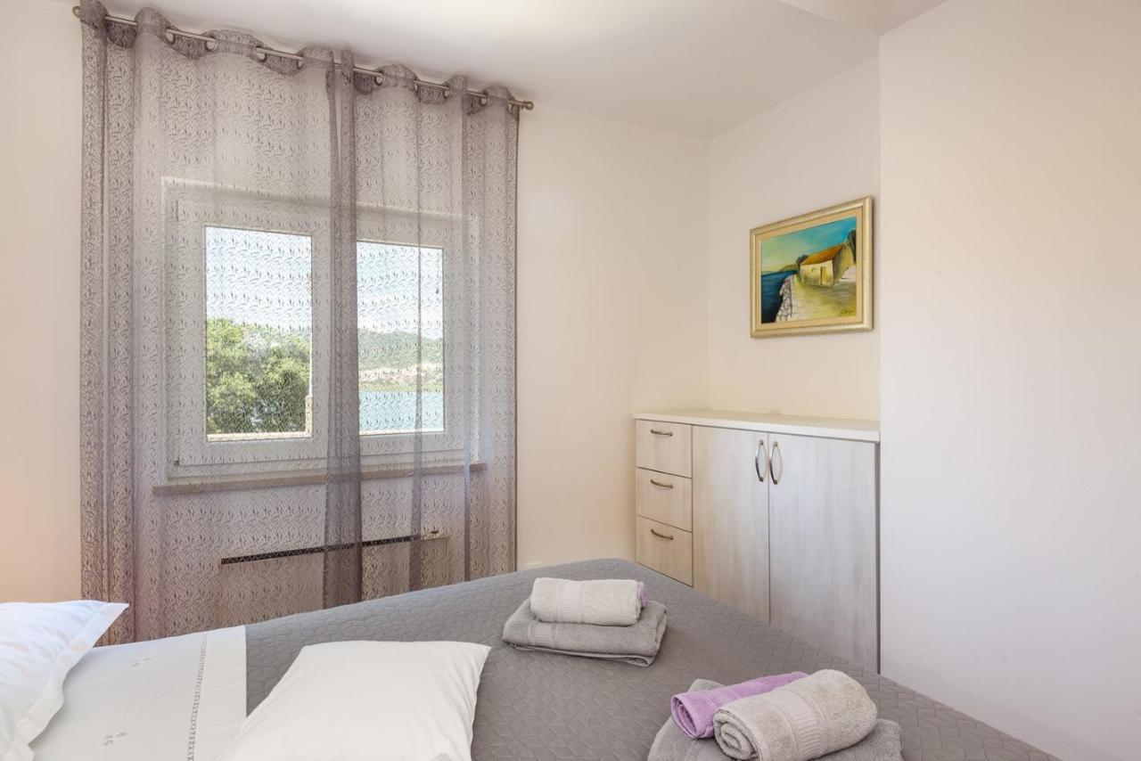 Apartment Jadranka With Sea View In Rogotin Esterno foto